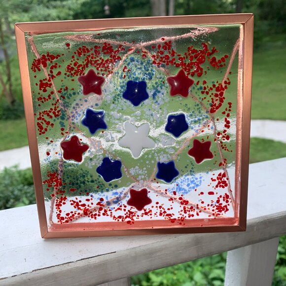 #6235 FUSED GLASS SUN CATCHER  RED WHITE & BLUE STARS IN GOLD TONE FRAME - Picture 7 of 8